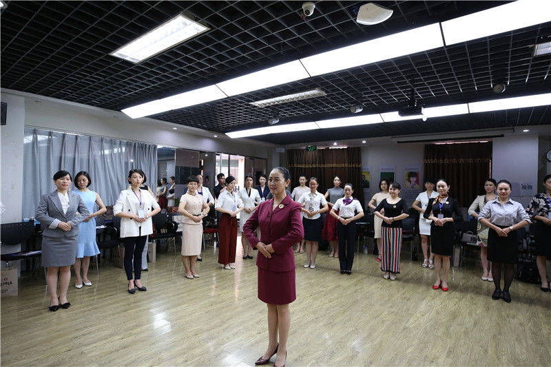 北京礼仪培训师培训在风尚圈一号厅开课