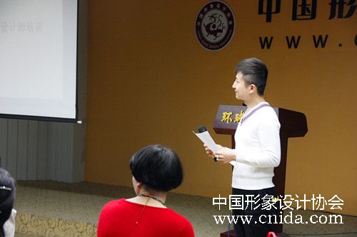 中国形象设计协会形象设计班与礼仪培训班开班