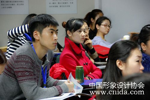 中国形象设计协会形象设计班与礼仪培训班开班