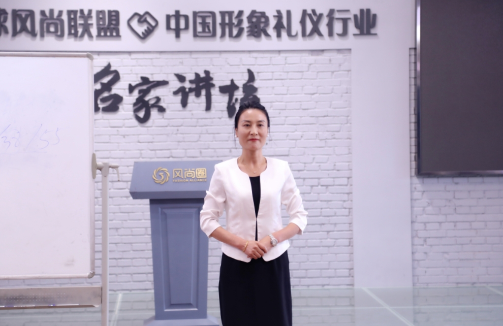 高级礼仪培训师董老师